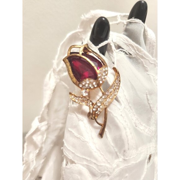 Red Tulip Brooch Surrounded by Rhinestones and Gold Tone frame Rose Bud Brooch - Picture 6 of 10